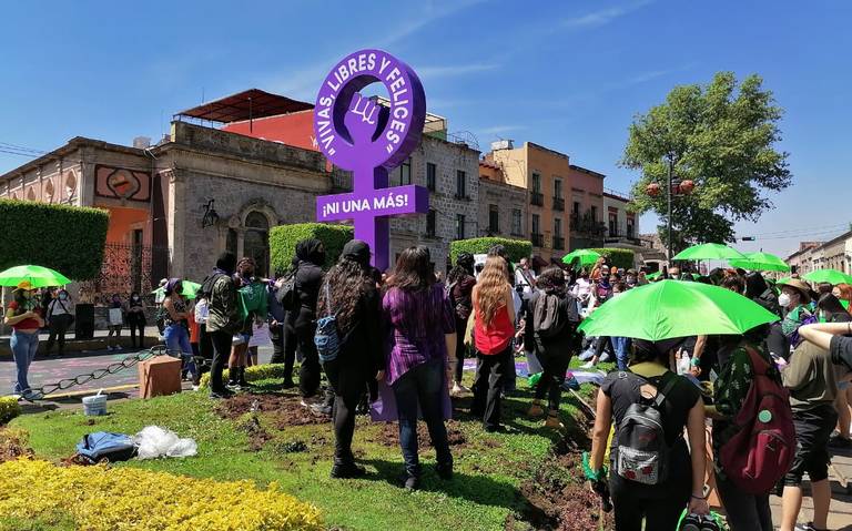 Feministas levantan Antimonumenta en Las Tarascas
