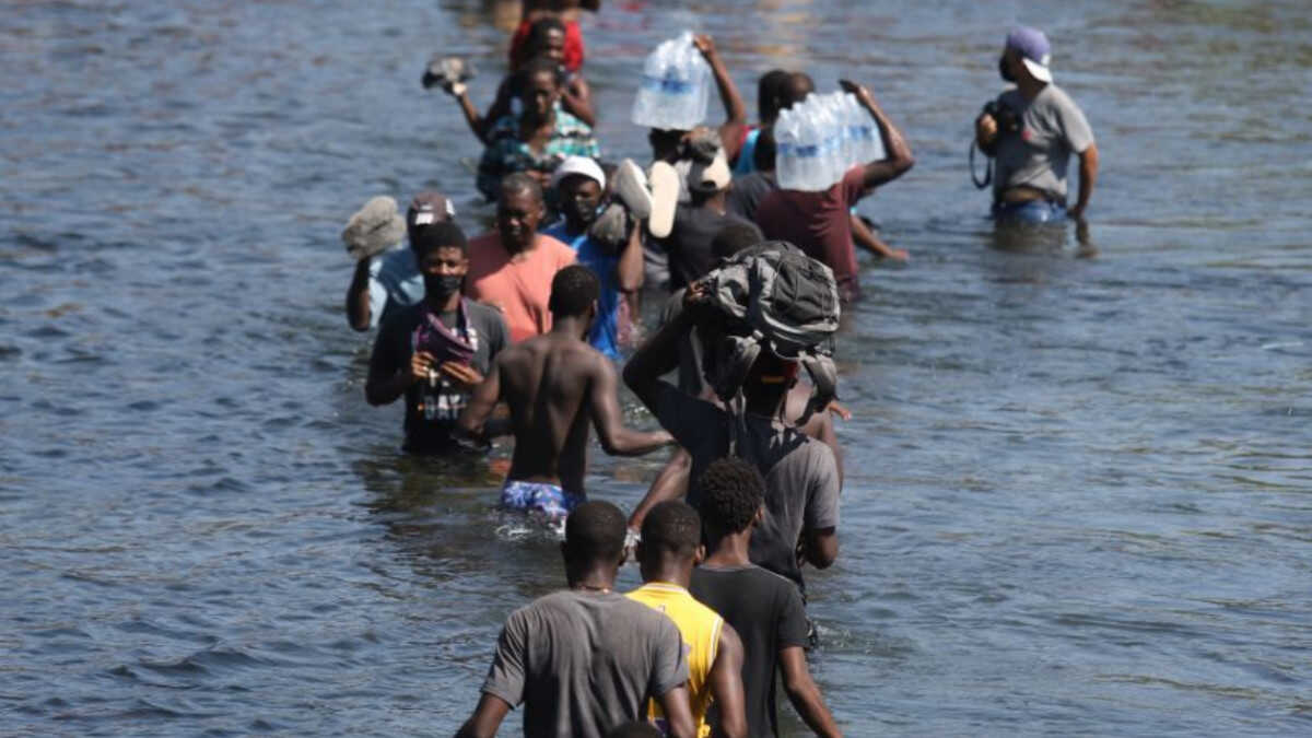 Ebrard conversa con Blinken sobre crisis de haitianos en la frontera