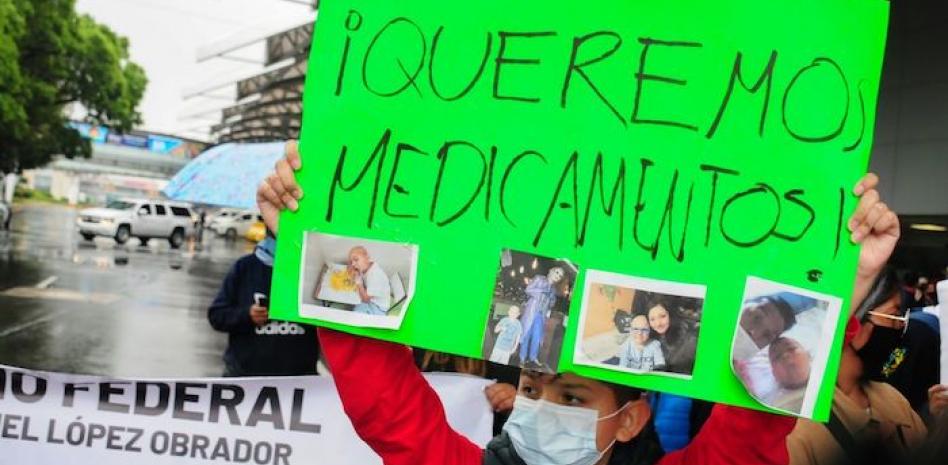 Si hay renuncias por bodas ¿para cuándo López Gatell? por desabasto de medicinas