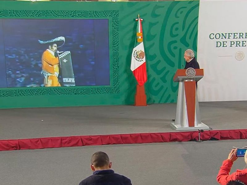 Con ‘Volver, volver’ de Vicente Fernández, López Obrador termina su mañanera