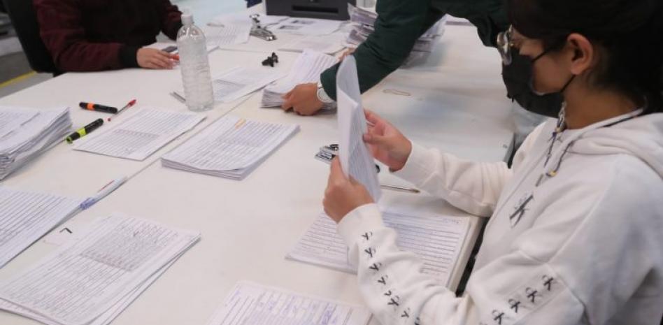 Valida INE con 95% de confianza autenticidad de firmas para revocación