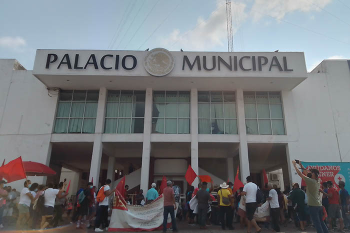 Entre transportistas y organizaciones sociales, vive Lázaro Cárdenas un día de manifestaciones