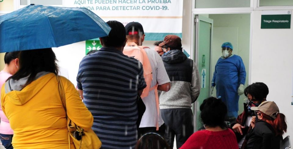En pandemia aumentó 77% la población sin acceso a servicios de salud; sobre todo los más pobres