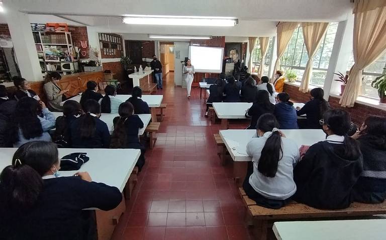 En escuelas de 6 municipios han entregado toallas sanitarias