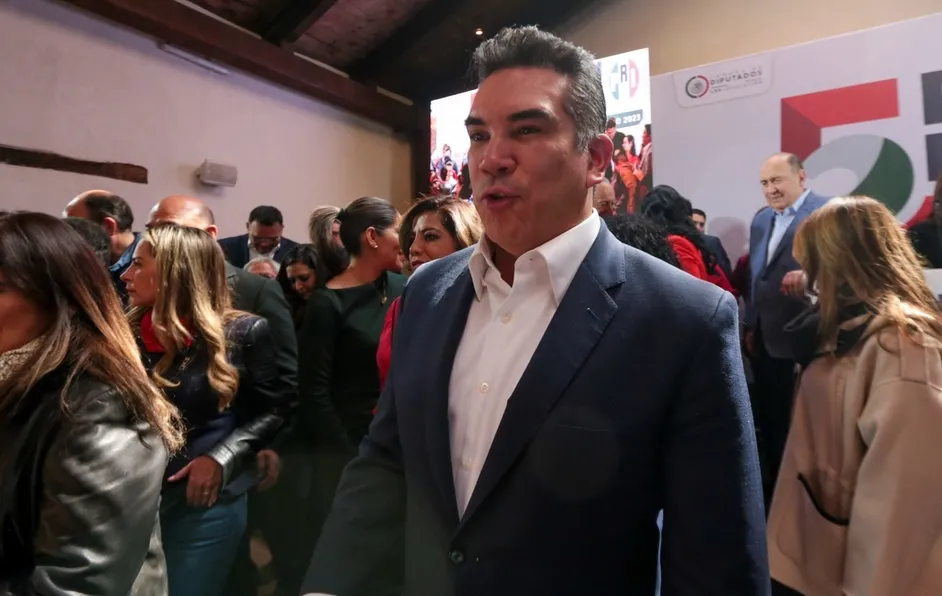 Alejandro Moreno ‘revienta’ plenaria de senadores del PRI; no estaba invitado