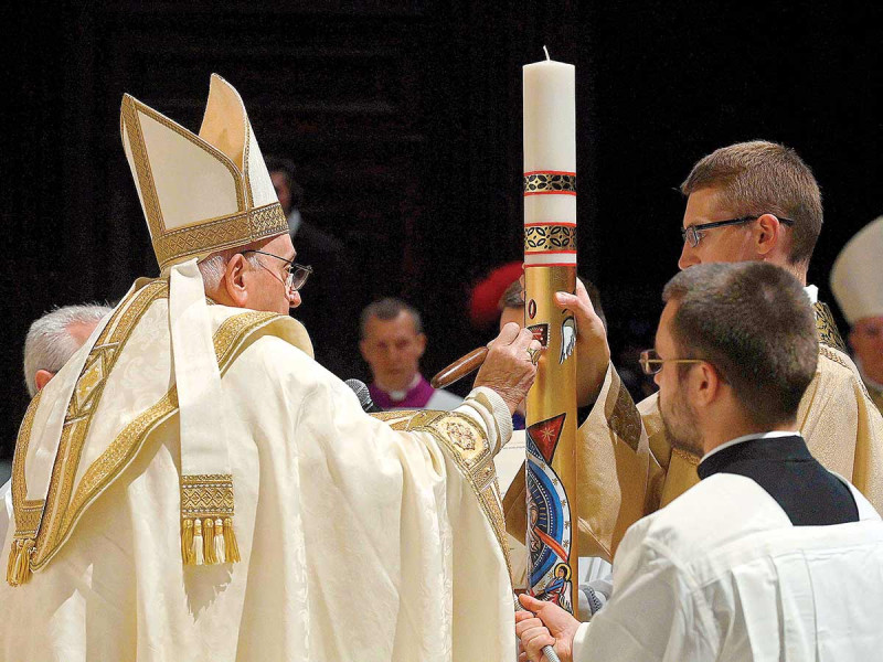 Reaparece el papa; dedica vigilia a denunciar los “vientos de la guerra”