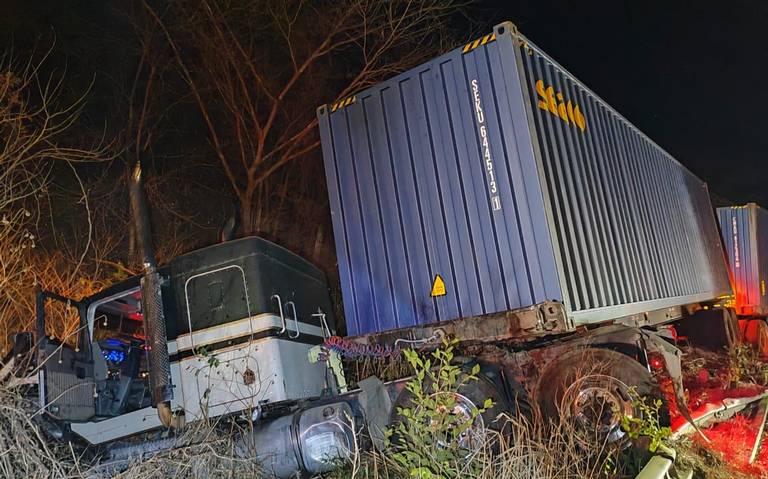 Chocan dos tráilers en la Siglo XXI