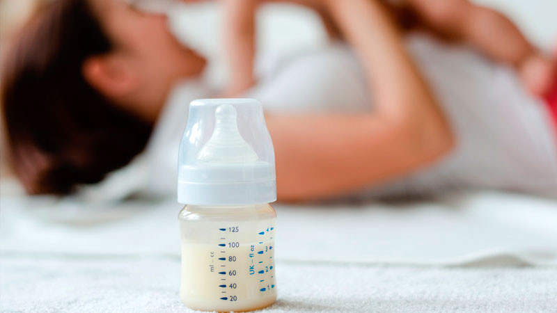 Proponen que mujeres en periodo de lactancia puedan transportar la leche materna en su equipaje de mano