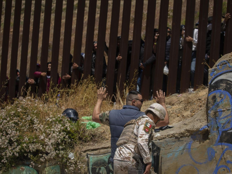 Tras fin de Título 42 va bajando flujo de migrantes en frontera con EU: Ebrard