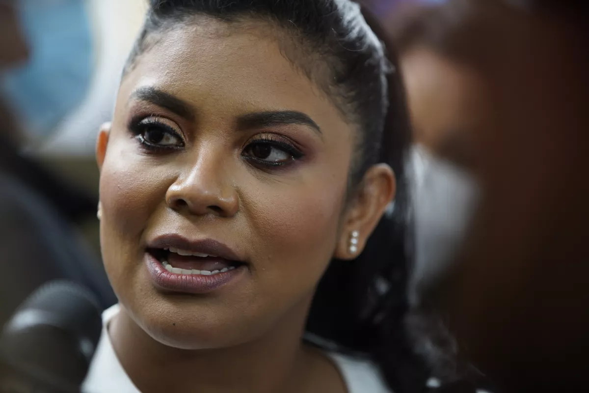 Alcaldesa de Tijuana habla sobre su decisión de resguardarse en un cuartel militar