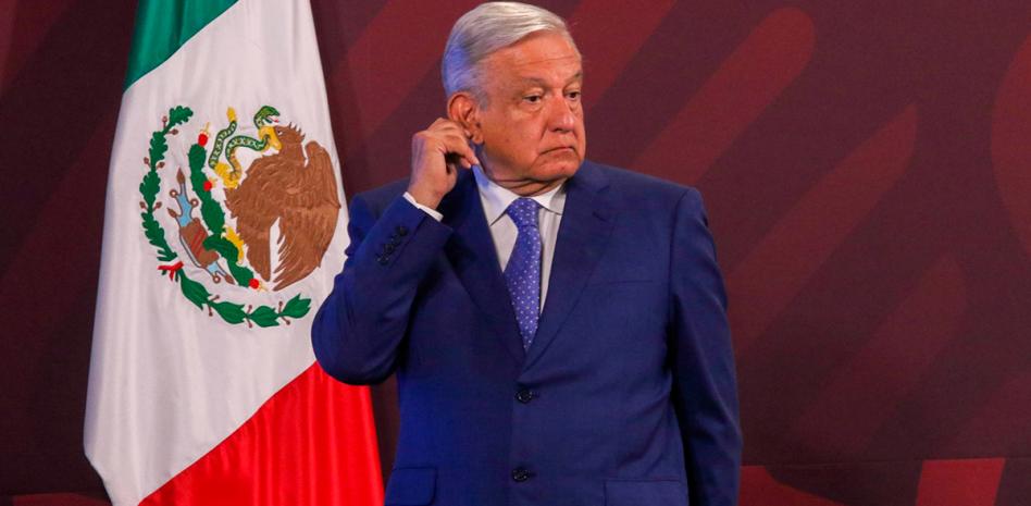 «Son muy vulgares», dice AMLO de las barreras fronterizas de Texas