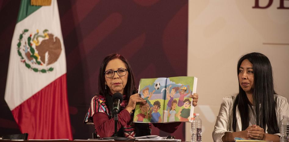 Jueza frena distribución de libros de la SEP; ordena usar textos del pasado ciclo escolar
