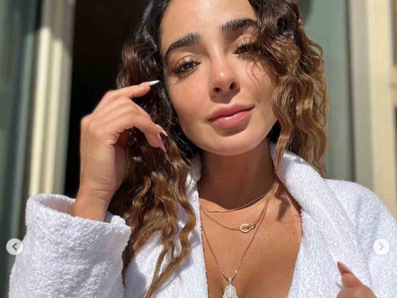 Manelyk González sufre graves secuelas de tratamiento estético en un ojo