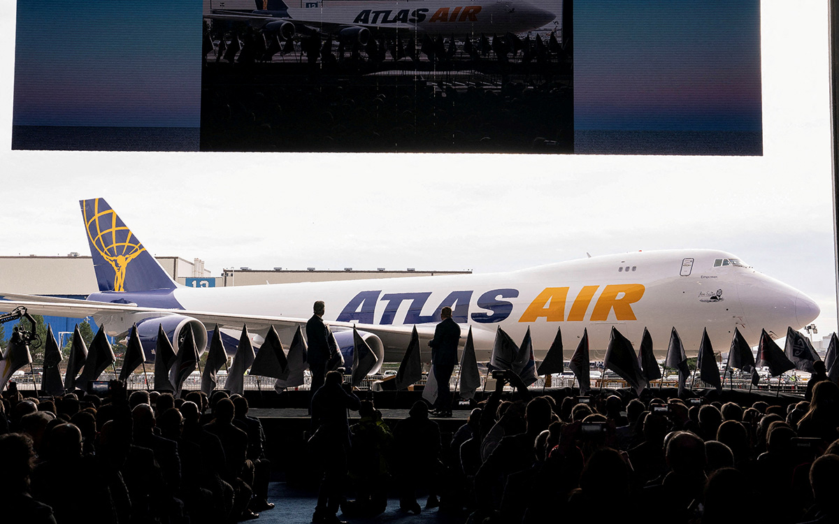 Boeing 747 de Atlas Air aterriza de emergencia por incendio en motor