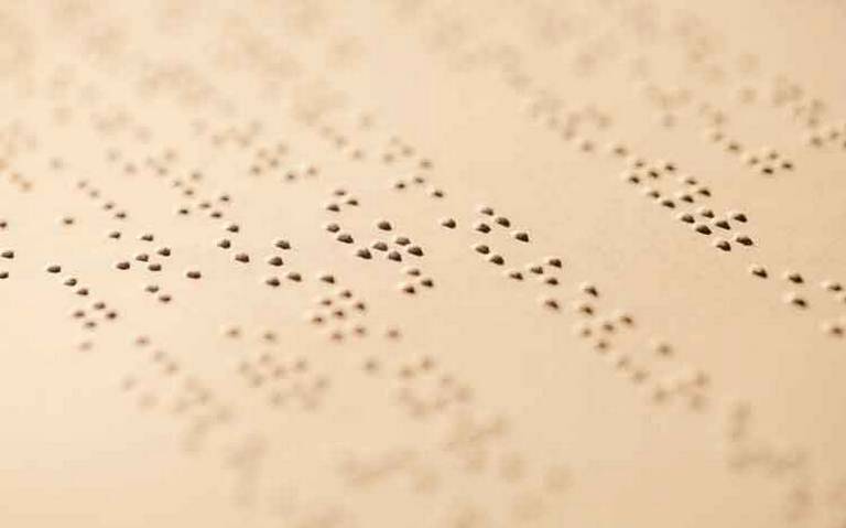 Braille, una solución y un problema para los discapacitados visuales en la ciudad