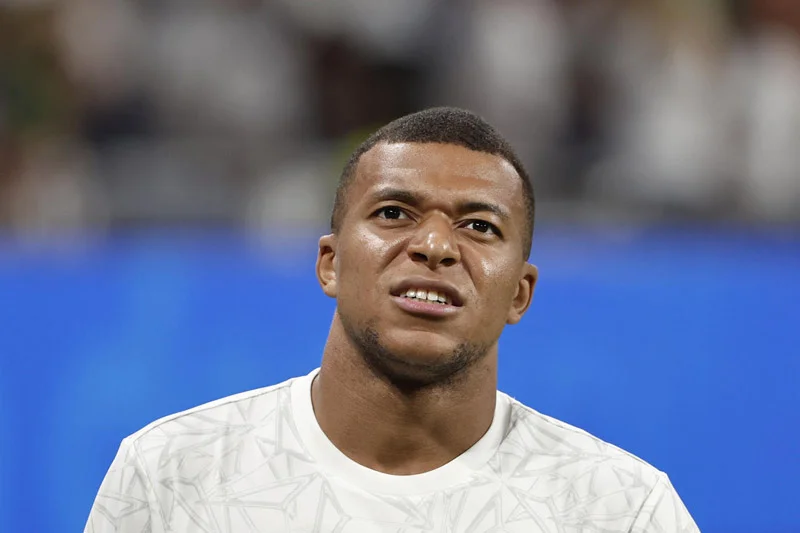 Mbappé se estaría reservando la verdad sobre el escándalo que lo rodea