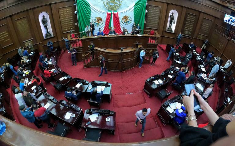 Aprueban reforma para acabar con brecha salarial entre hombres y mujeres en Michoacán