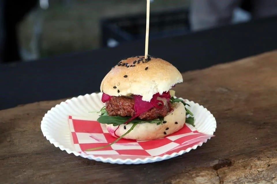 Aranceles a Brasil podrían encarecer las hamburguesas en EU