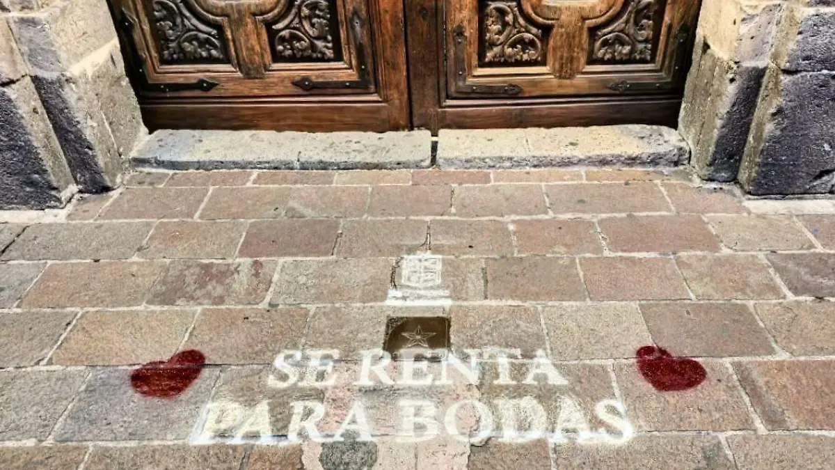 Artista protesta contra renta de recintos culturales en Morelia y es detenido