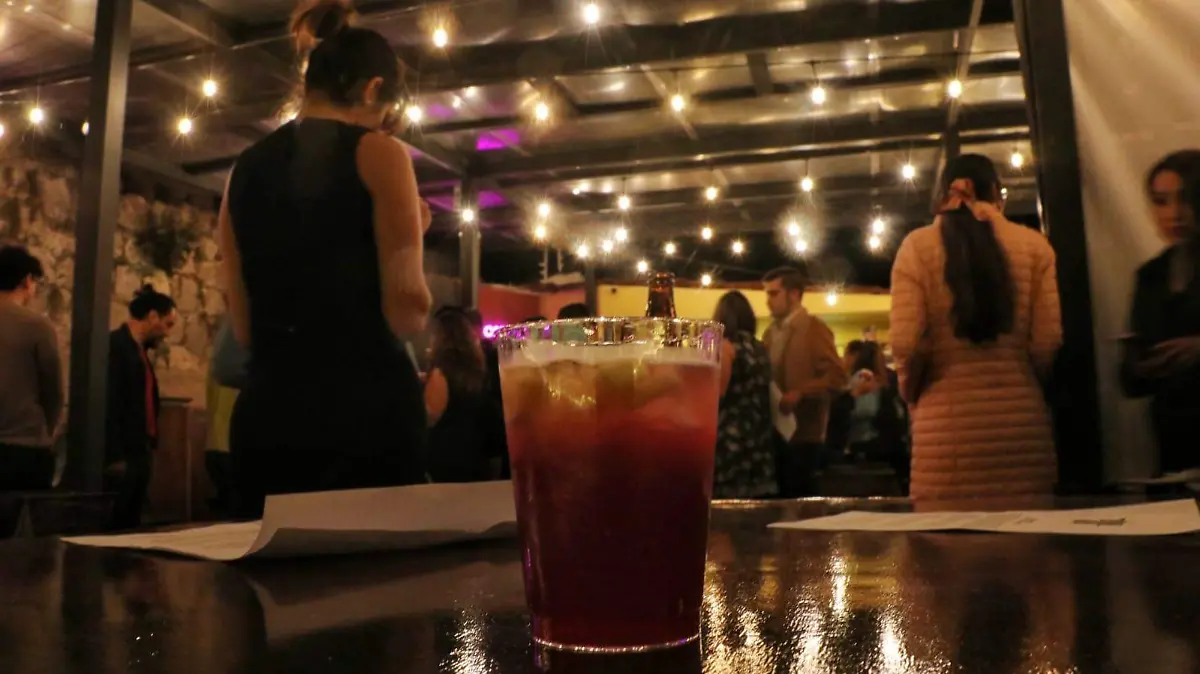 Proponen obligación de prevenir «sumisión química» en antros y bares de Michoacán