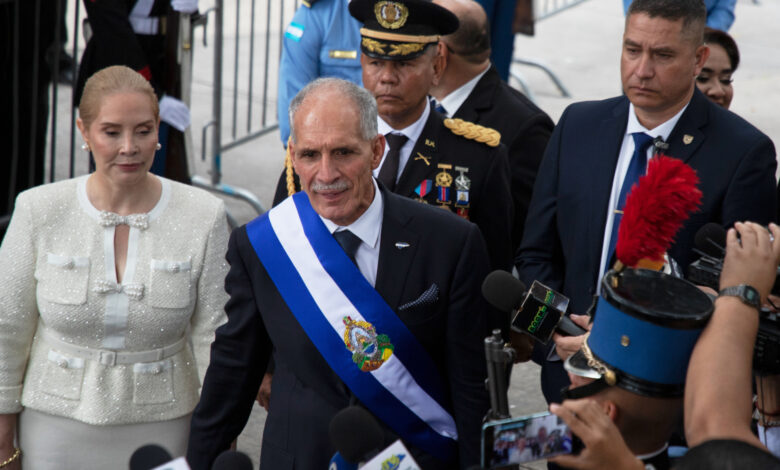 Asume Nasry Asfura presidencia de Honduras